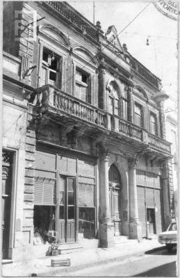 "Altos de Frugone" B. Mitre 228-230-234, demolida en 1971. Ex edificio de Tribunales.