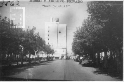 Calle Sarmiento desde Belgrano al sudeste. Edificio Sarmiento inaugurado en 1961