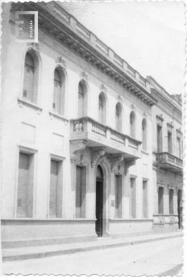 Frente del edificio del Hogar San Hipólito antes de su ampliación