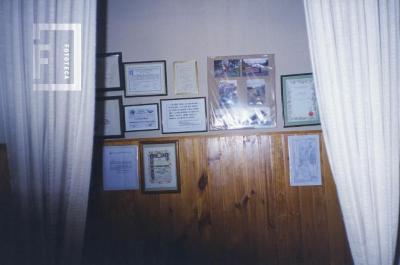 Cuadros con fotos y diplomas de G. S. Chervo