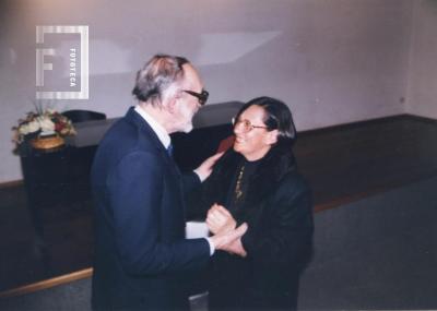 Casa del Acuerdo. Entrega de Diploma de Honor al Museo. Atilio Milanta y Mirta Chervo