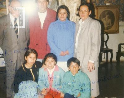 G. S. Chervo, Mirta Chervo y familia visitante en el Museo