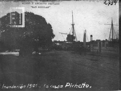 Calle Sarmiento entre Alberdi e Ingenieros. Creciente 1905