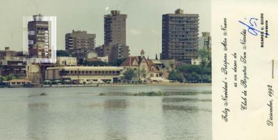 Club de Regatas desde el río. Postal de salutación Fiestas 1992