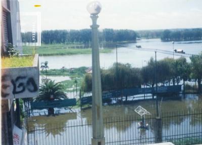 Club de Regatas durante inundación, visto desde la barranca