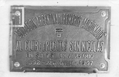 Placa AARA al Club de Regatas en su 75º Aniversario