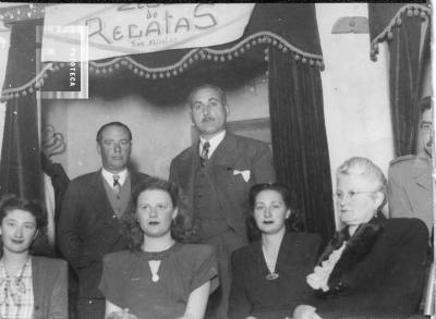 Club de Regatas. Grupo en palco Teatro. Elección Princesa de la Flor.