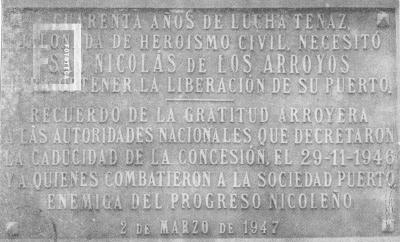 Placa conmemorativa de la caducidad de la concesión del Puerto