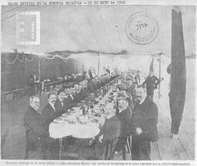 Romerías Españolas. Banquete ofrecido en la carpa oficial al señor González Oliver, con motivo de la entrega de la placa regalada por la colectividad española