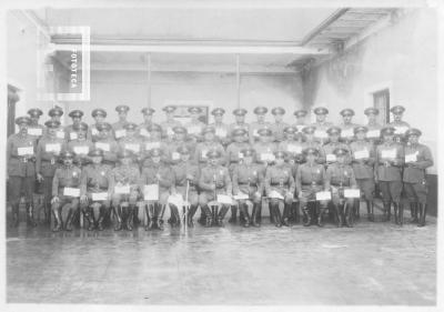 Personal del Servicio Penitenciario y parte del antiguo edificio de la Cárcel