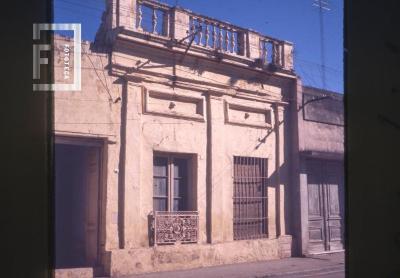 Casa de calle San Martín entre Belgrano y Lavalle, demolida en la década de 1980