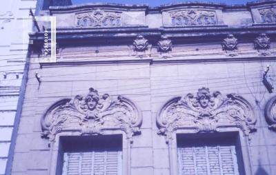 Alem entre Ameghino y Garibaldi, detalle altos balcones