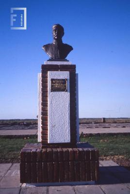 Busto del Cnel Juan L. Somoza, Costanera