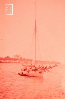 Velero en el río, año 1905