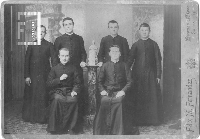 Grupo de sacerdotes