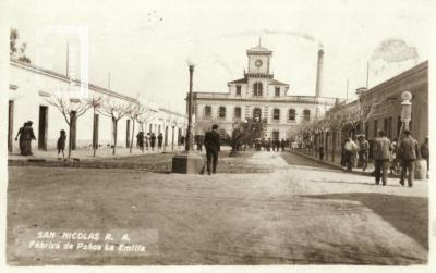 La Emilia, calle principal y fábrica