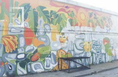 Mural pintado por alumnos de la Escuela de Arte en pared calle de San Nicolás