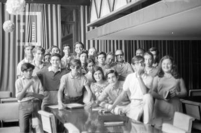 Integrantes del primer Interact Club San Nicolás en la sede de Rotary