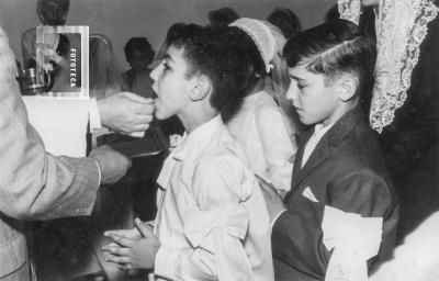 Niños Primera Comunión en Centro Misional María Madre de la Iglesia, octubre 1965