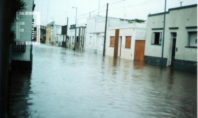 Calle 9 de julio entre Lavalle y Leon Guruciaga, inundación de 2002