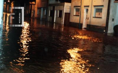 Calle 9 de Julio entre Lavalle y Leon Guruciaga, inundación de 2002