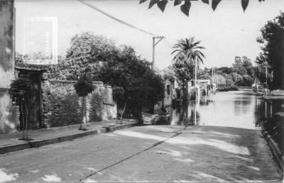 Calle Guardias Nacionales pasando Guruciaga. Inundación de febrero de 1983