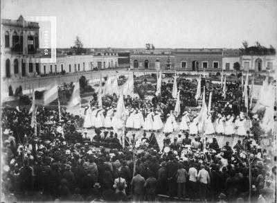 Fiesta escolar en plaza Bartolomé Mitre
