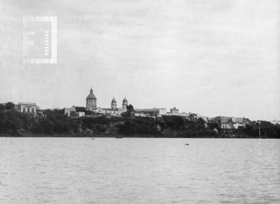 Vista panorámica de San Nicolás desde el rio