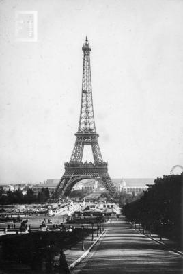 Vista de la Torre Eifel tomada por Carlos L. Bustos en 1902