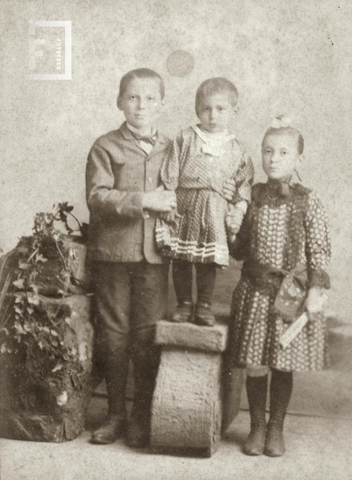 Tres niños