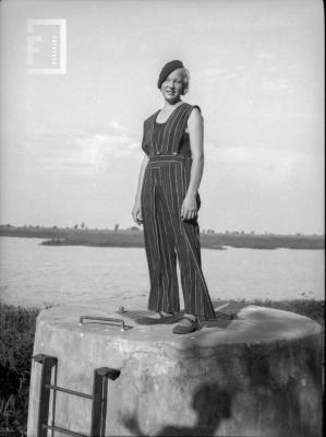 Señorita Buijs, en instalaciones antiguas Aguas Corrientes