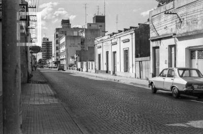 Calle Italia entre Garibaldi y Ameghino, vereda par