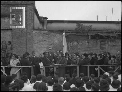 11 de septiembre de 1933, inauguración calle Guruciaga, palco con intendente Diego Vila