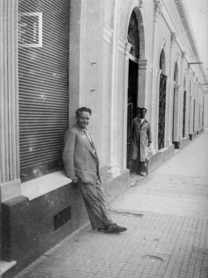 El Intendente de S. Nicolas Don Diego Vila en el amacén //El Toro//, calle Nacion y 9 de Julio