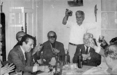 Grupo en Mesa con Haroldo Zuelgaray y Astul Urquiaga