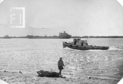 Río Paraná con barcos frente al Club de pescadores (Colección: Rocío Solé)