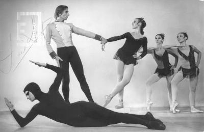 Lidia Segni, Katty Gallo y Hugo Valía bailando