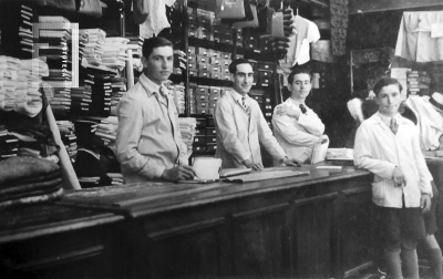 Interior Tienda Gato Negro