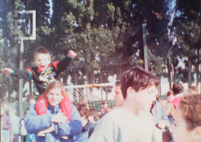 Niño festeja el triunfo del equipo Rugby Club Belgrano