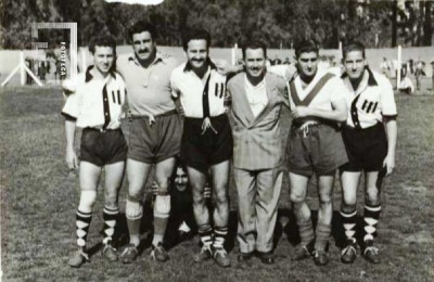 Club Atlético Vélez Sarsfield visita a La Emilia - Jugadores de ambos equipos
