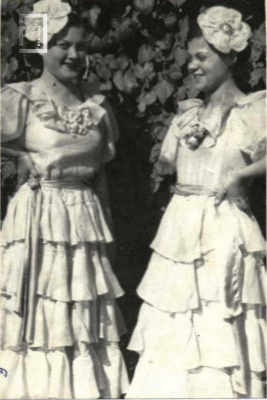 Retrato de hermanas en Carnaval - La Emilia 