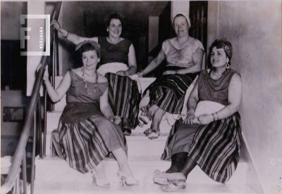 Mujeres con disfraces - Carnaval 