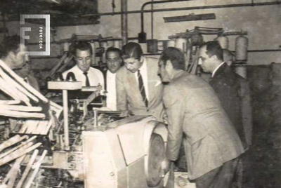 Pontieri probando una máquina - Fábrica Textil La Emilia