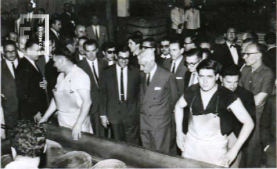 Visita de Illia a Sector Tintorería - Fábrica Textil La Emilia