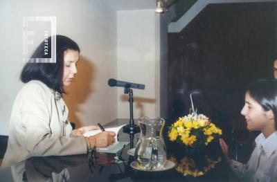 Clotilde Angélica Beristain, presentando libro en Casa del Acuerdo