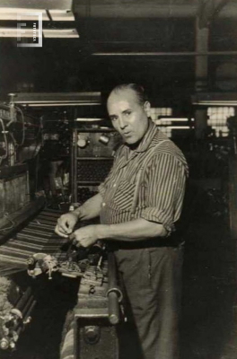 Pedro Armoa en su máquina - Fábrica Textil La Emilia