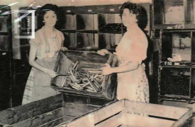 Sra. de Ferraris en el trabajo - Fábrica textil La Emilia