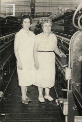 Nelli Marchioni y compañera - Fábrica Textil La Emilia