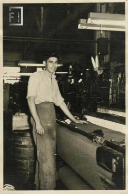 Giovanelli en el telar - Fábrica Textil La Emilia