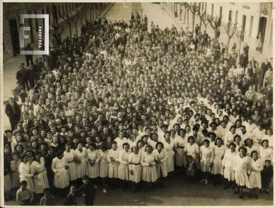 Obreros de La Emilia en el año 1942